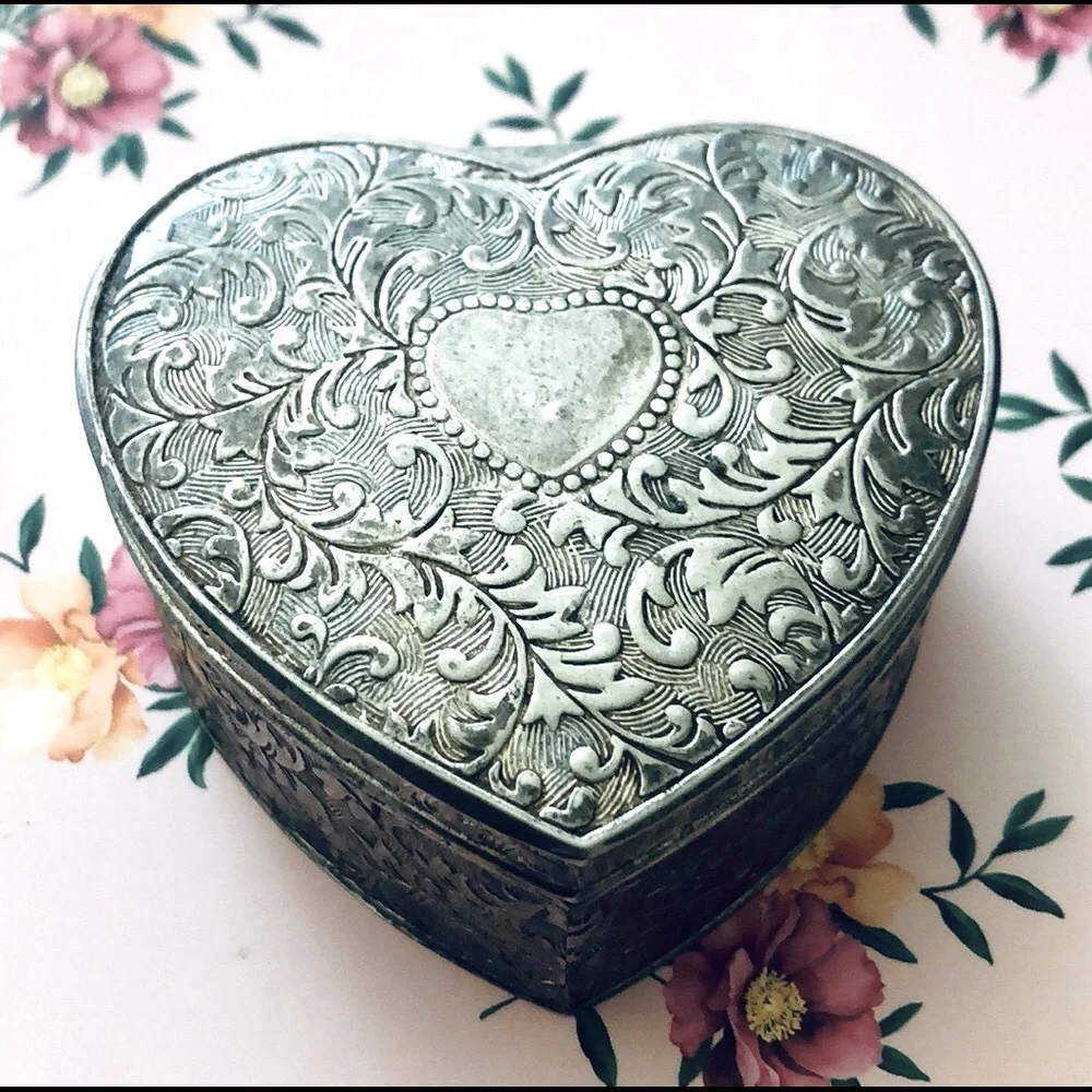 ❤️Vintage Silver Plated hinged Heart Trinket Box❤️